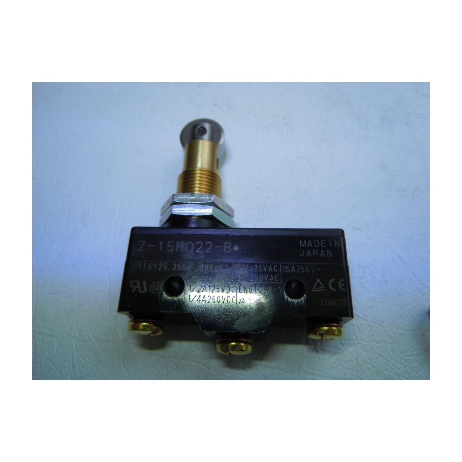 Z-15HQ22-B Snap-Action Micro Switch